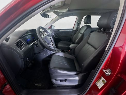 Used 2024 Volkswagen Tiguan SE AWD/4WD image 13