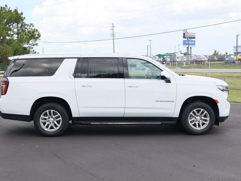 Used 2024 Chevrolet Suburban LT RWD image 10