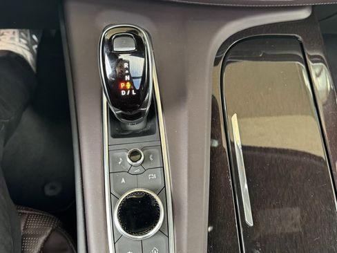 Certified 2022 Cadillac Escalade Premium Luxury Platinum w/ LPO, Radiant Package image 13