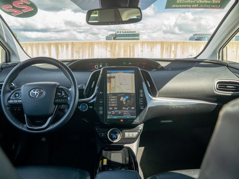 Used 2022 Toyota Prius Prime Limited FWD image 18