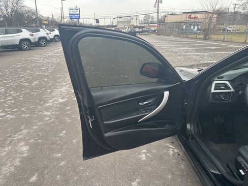 Used 2017 BMW 320i xDrive Sedan image 12