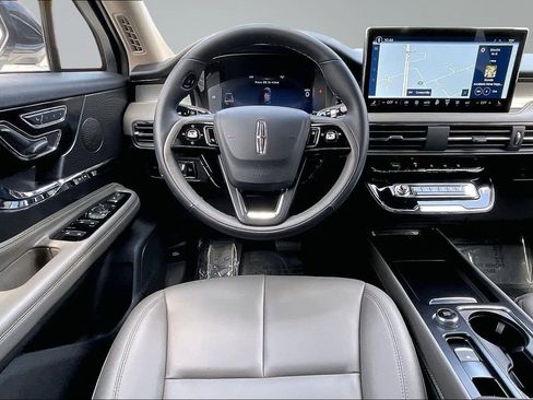 Used 2025 Lincoln Corsair FWD image 5