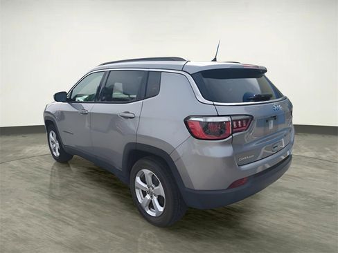 Used 2018 Jeep Compass Latitude image 3