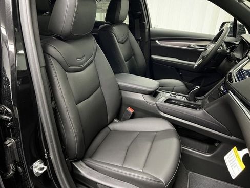 New 2025 Cadillac XT6 Luxury image 17