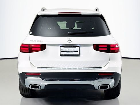 New 2026 Mercedes-Benz GLB 250 image 3