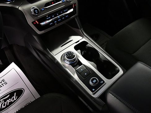 Used 2022 Ford Explorer XLT image 22