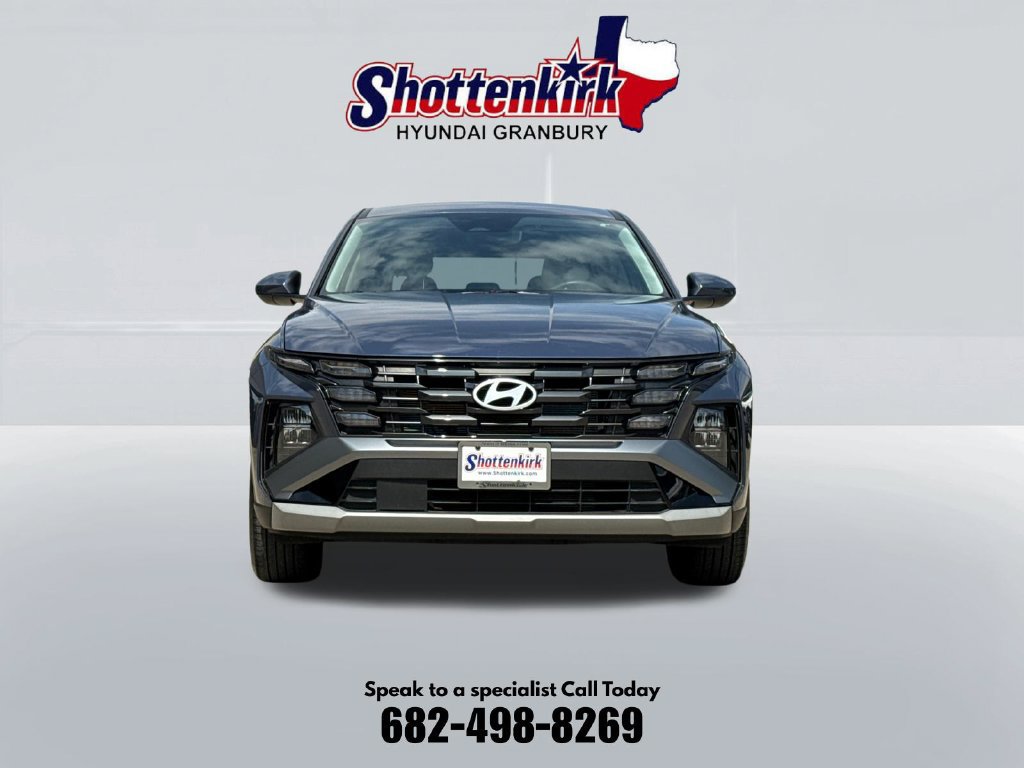Used 2025 Hyundai Tucson SE FWD image 2