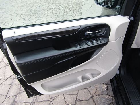 Used 2017 Dodge Grand Caravan SE w/ Power Window Group image 22