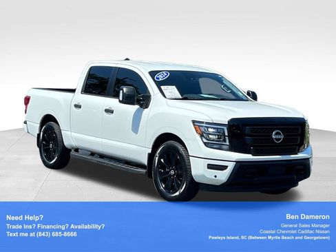 Used 2024 Nissan Titan SV w/ SV Convenience Package RWD image 3