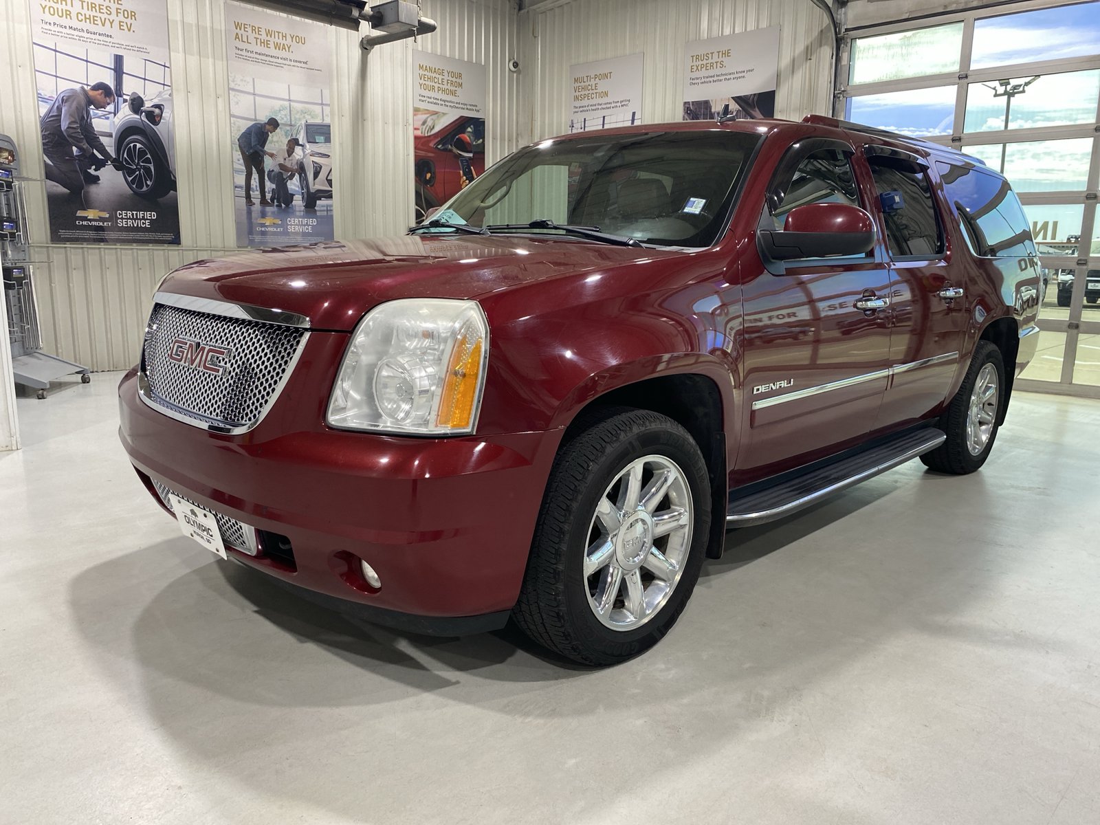 Used 2011 GMC Yukon XL Denali AWD/4WD image 3