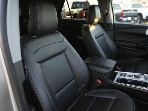Used 2022 Ford Explorer XLT w/ Equipment Group 202A image 19