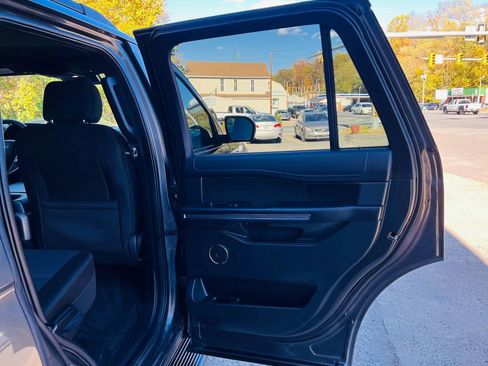Used 2020 Ford Expedition XLT image 17