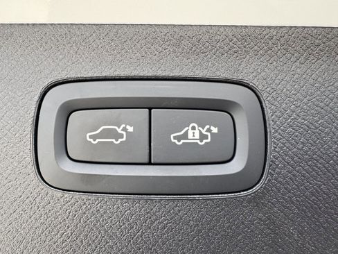 Used 2024 Volvo XC90 T8 Core w/ Protection Package Premier image 40