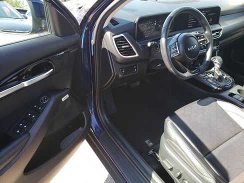 Certified 2024 Kia Seltos SX w/ SX Sunroof Package AWD/4WD image 13