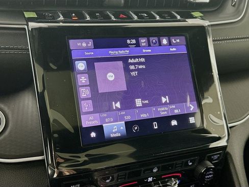 New 2025 Jeep Grand Cherokee Altitude image 13