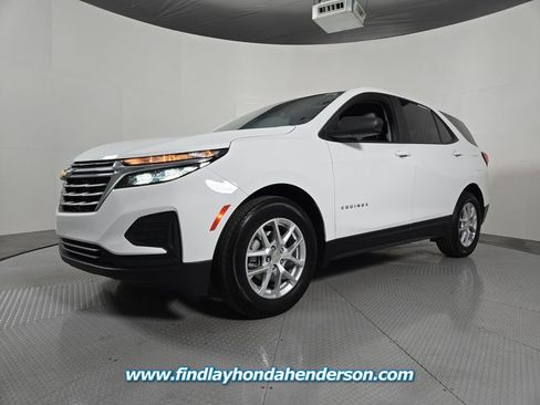 Used 2022 Chevrolet Equinox LS w/ LS Convenience Package image 2