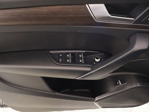 Used 2023 Audi Q5 2.0T Premium w/ Convenience Package image 16