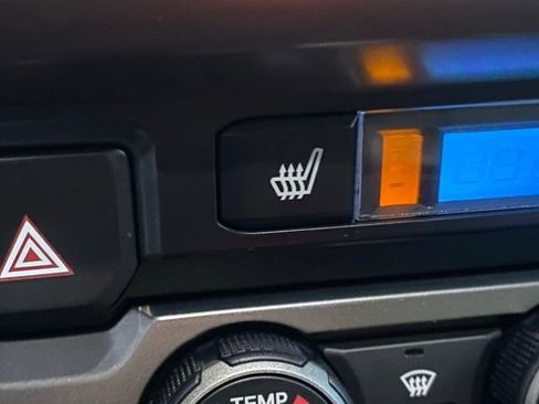 Used 2021 Toyota Tacoma Limited image 16