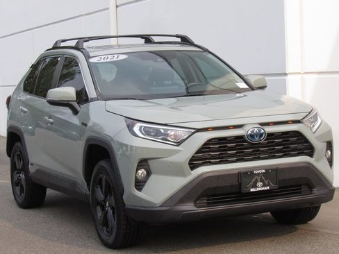 Used 2021 Toyota RAV4 XLE Premium AWD/4WD image 2