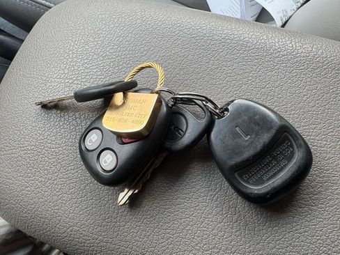 Used 2006 GMC Envoy SLE RWD image 36