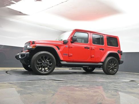 Used 2025 Jeep Wrangler Unlimited Sahara image 11