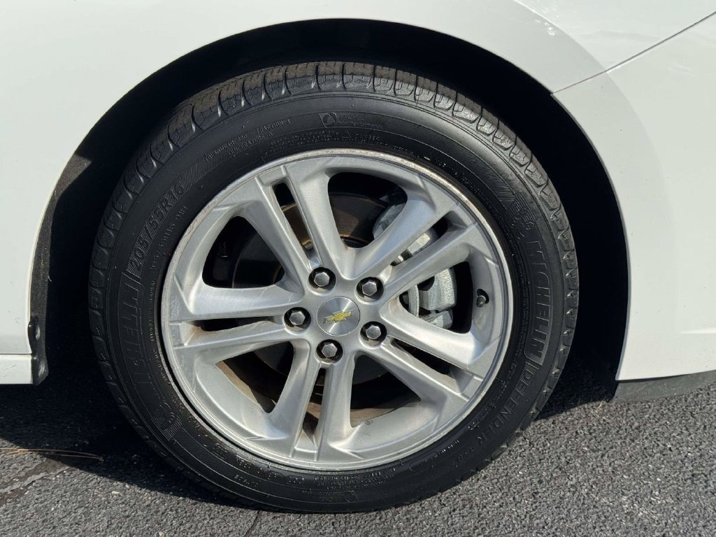 Used 2017 Chevrolet Cruze LT FWD image 26