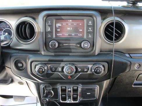 Used 2018 Jeep Wrangler Unlimited Sport S AWD/4WD image 22