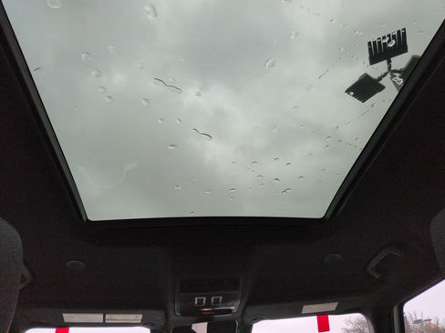 Used 2025 Land Rover Defender 110 S image 26