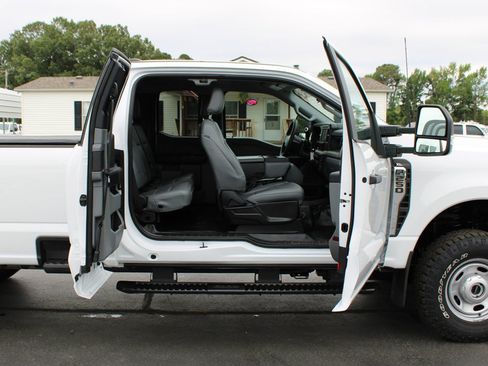 Used 2023 Ford F250 XL w/ XL Off-Road Package AWD/4WD image 22