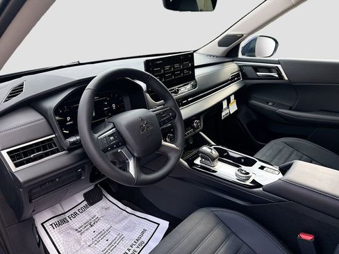New 2026 Mitsubishi Outlander SE image 9