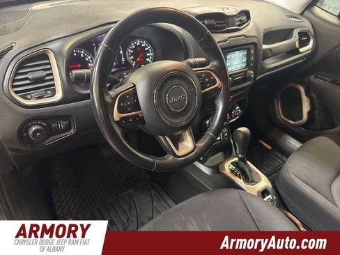 Used 2016 Jeep Renegade Latitude image 9