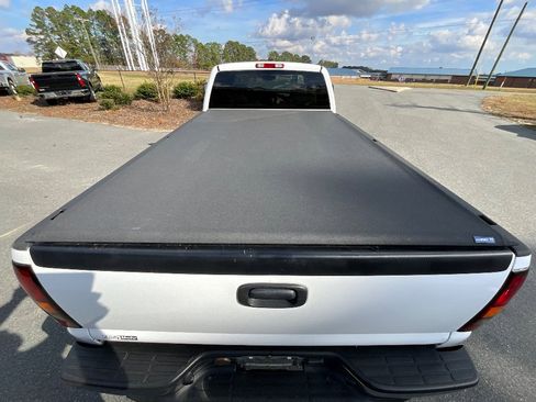 Used 2005 GMC Sierra 2500 SLT w/ Heavy-Duty Power Package image 38