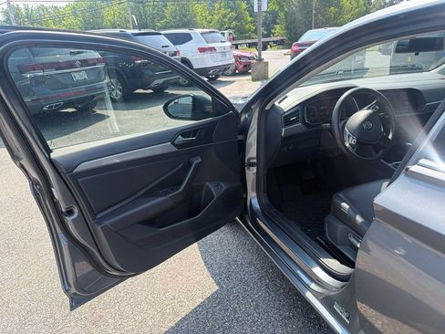 Used 2019 Volkswagen Jetta SE FWD image 14