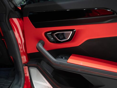 Used 2022 Lamborghini Urus AWD/4WD image 43