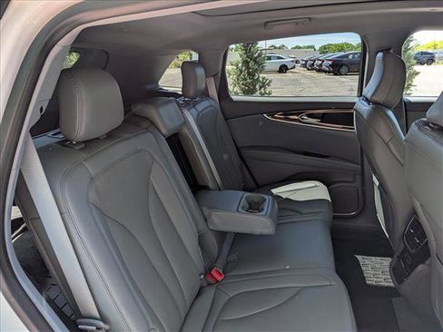 Used 2022 Lincoln Nautilus Reserve AWD/4WD image 16