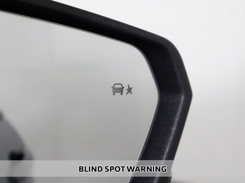 Used 2023 Chevrolet Equinox LS w/ Driver Confidence II Package image 4