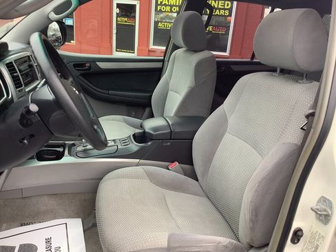 Used 2004 Toyota 4Runner SR5 RWD image 10