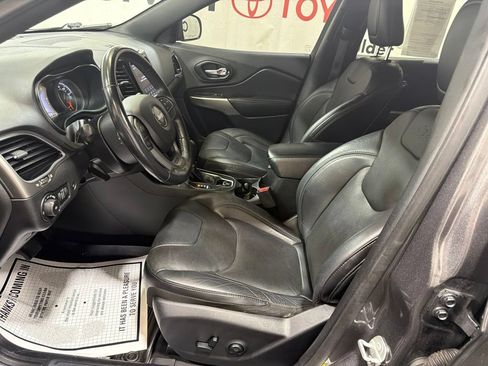 Used 2019 Jeep Cherokee High Altitude AWD/4WD image 23