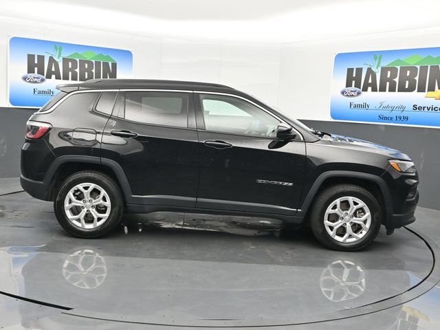 Used 2024 Jeep Compass Latitude AWD/4WD image 2