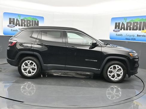 Used 2024 Jeep Compass Latitude AWD/4WD image 2