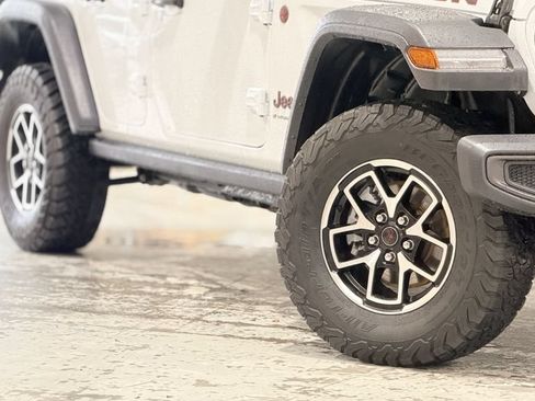 Used 2025 Jeep Wrangler Unlimited Rubicon AWD/4WD image 11