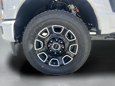 New 2026 Ford F250 Platinum w/ FX4 Off-Road Package AWD/4WD image 36