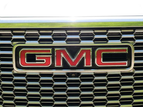 Used 2023 GMC Yukon Denali AWD/4WD image 8