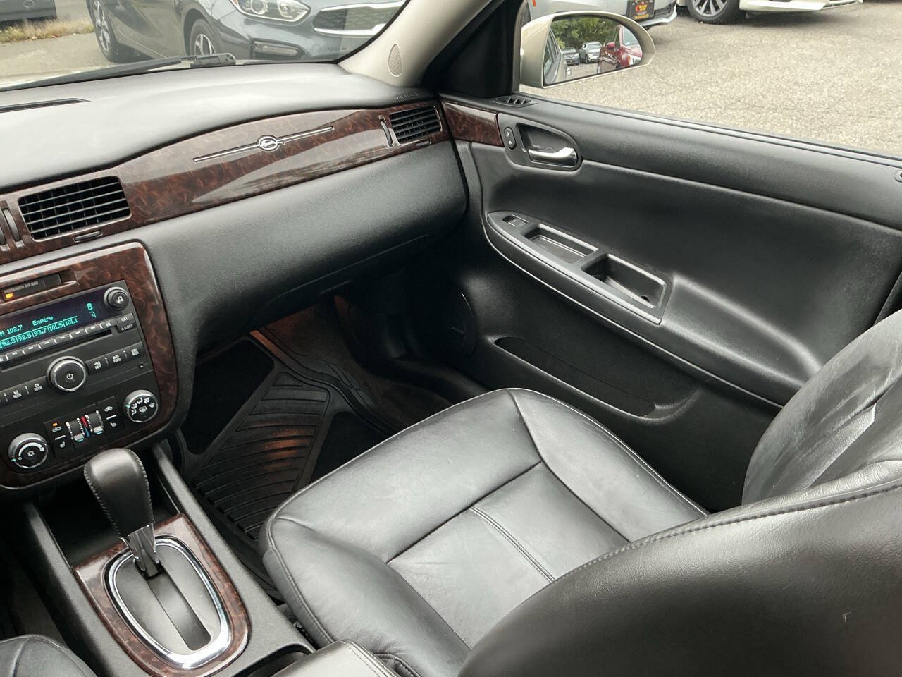 Used 2012 Chevrolet Impala LTZ FWD image 17