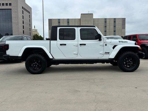 Used 2022 Jeep Gladiator Willys image 3