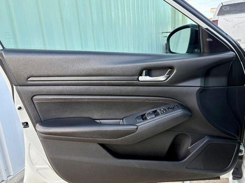 Used 2020 Nissan Altima 2.5 SR w/ Premium Package image 15