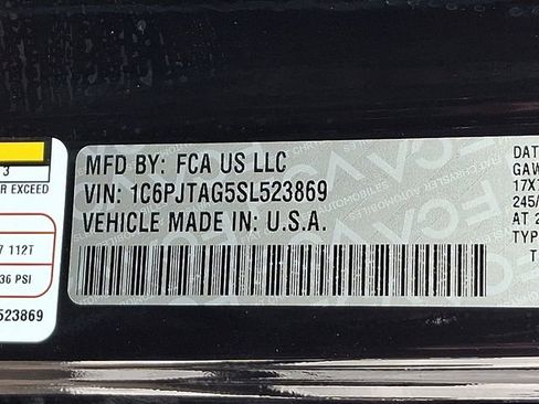 Used 2025 Jeep Gladiator Sport image 31