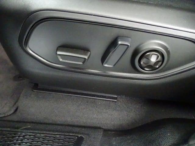 Certified 2023 Jeep Grand Cherokee Laredo X AWD/4WD image 3