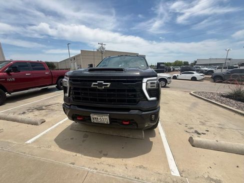Used 2025 Chevrolet Silverado 2500 LTZ w/ Trail Boss Package AWD/4WD image 2