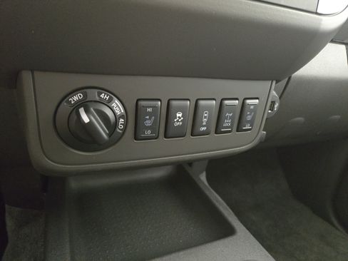 Used 2018 Nissan Frontier PRO-4X w/ Pro-4x Luxury Package AWD/4WD image 26